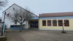 Schulhaus vorne 2020 1536x860